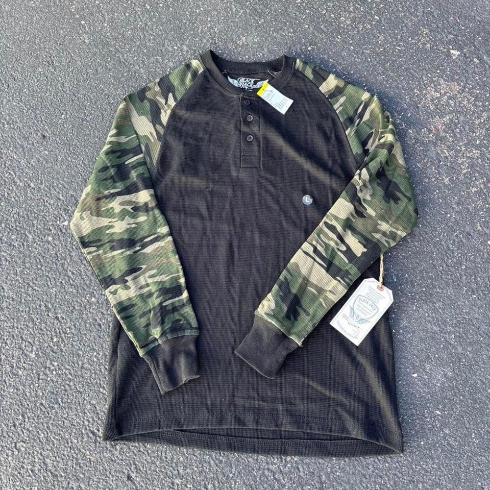 Vintage y2k Sears Camo Thermal
Henley Style Large